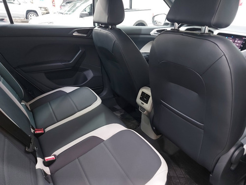Imagen 20 de 25 de Volkswagen T-cross Highline At 200tsi