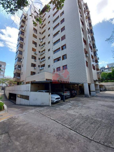 Apartamento De 3 Dormitórios, Sendo 1 Suíte, Com 2 Vagas De Garagem Escrituradas, Separadas E Cobertas À Venda No Bairro Farroupilha - Porto Alegre/rs - Ap2447