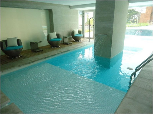 Venta De Apartamento 2 Dormitorios, En Playa Brava.