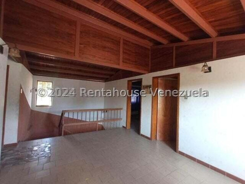 Amplia, Estilo Dúplex, 2.500 Mtrs De Terreno, Además, Cuenta Con Un Chalet De 170 Mtrs,, Canchas De Tenis Y De Usos Múltiples, Pinatero, Caney Y Parrillera. Todo Esto Dentro De Conjunto Privado