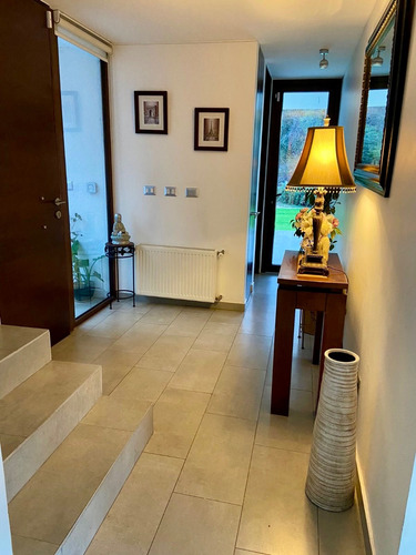 En Arriendo! Espectacular Casa Con Vista A Stgo. El Arrayán