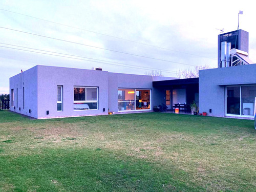Casa 3 Dormitorios En Barrio Privado - Quincho Y Piscina - Haras De Funes