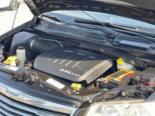Imagen 10 de 15 de Chrysler Town Y Country Touri Americana
