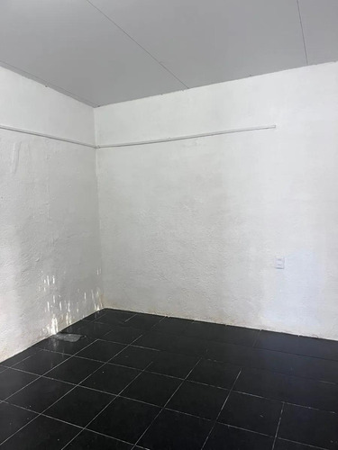 Alquiler Casa 1 Dormitorio, Patio Y Garaje. Paso De La Arena Sobre Avenida