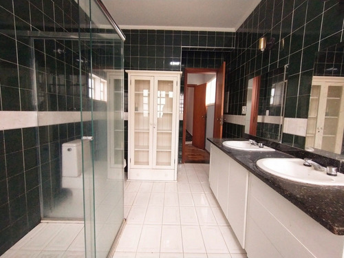 Alphaville 05 - Casa 600m² 5 Dormitórios, 3 Suítes, 4 Vagas, Piscina, Churrasqueira, Hidromassagem - Cncd077