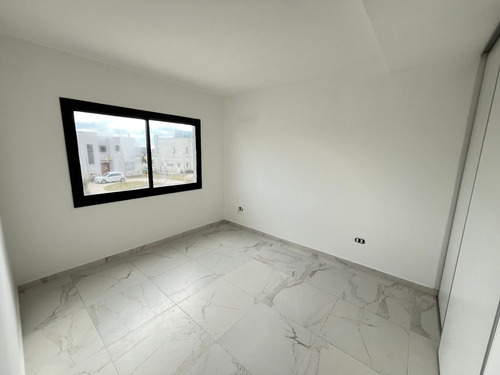 Casa En Venta A Estrenar En Barrio Araucarias Puertos Escobar