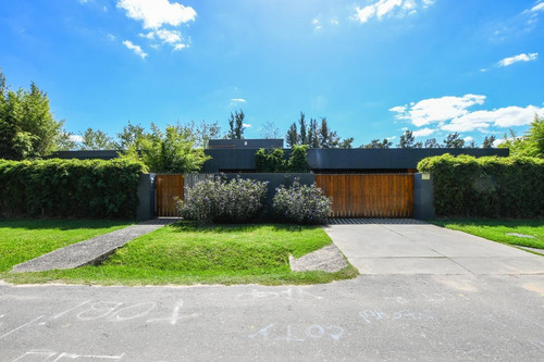 Imagen 2 de 30 de Casa De 4 Dormitorios En Venta Con Pileta Aldea Fisherton