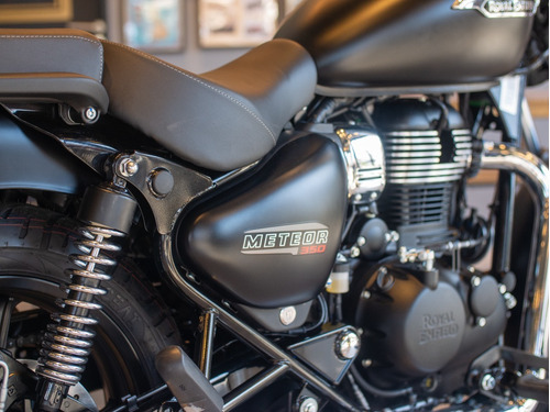 Imagen 11 de 25 de Royal Enfield Meteor 350 Stellar Negra Reserva