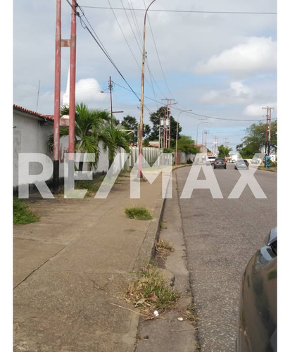 Imagen 8 de 10 de Se Vende Parcela De Terreno En Av. Principal De Fundemos