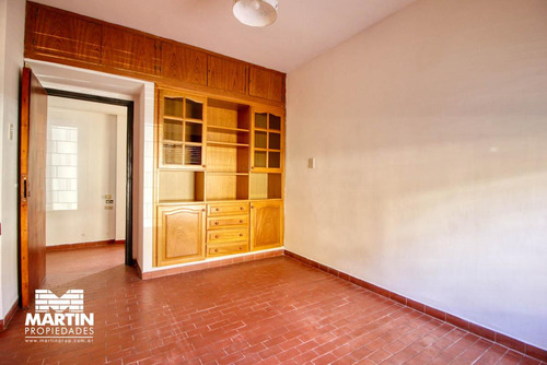 Casa Ph En Venta En Olivos 3 Ambientes, Con Cochera, Jardín Y Galpón. 170 M2 Cub.