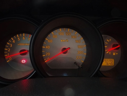 Imagem 6 de 8 de Nissan Livina