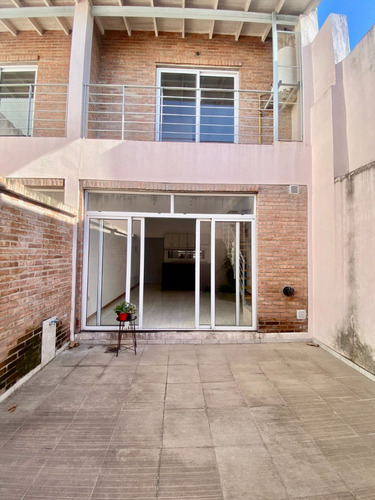 Duplex En Venta En Caballito De 2 Ambientes, Cochera, Patio Y Balcón