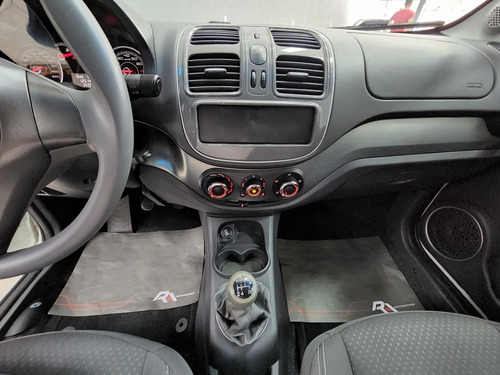 Imagem 12 de 14 de Fiant Grand Siena 1.4 Mpi Attractive 8v Flex 4p Manual 15/15