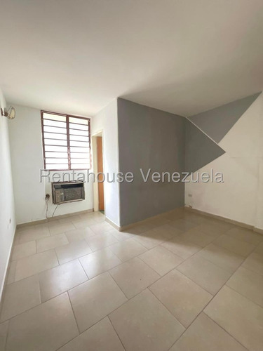 Casa En Alquiler Amoblada Bien Ubicada Con Agua Constante Seguridad 3 Habitaciones 3 Baños Lista Para Mudarse Nela 25-14786