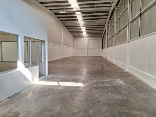 Bodega Con Excelente Ubicación, Uso De Suelo Industrial, Entrada Para Tráiler