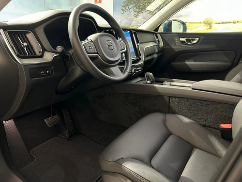 Volvo XC60 2.0 T8 Plus Recharge (Plug-In) 5P Hibrido