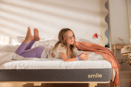 Colchón Matrimonial Roomi Smile + 2 Almohadas Memory Foam Color Blanco