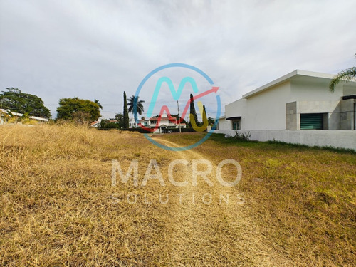 Terreno En Venta En Lomas De Cocoyoc Con Acceso Directo Al Campo De Golf