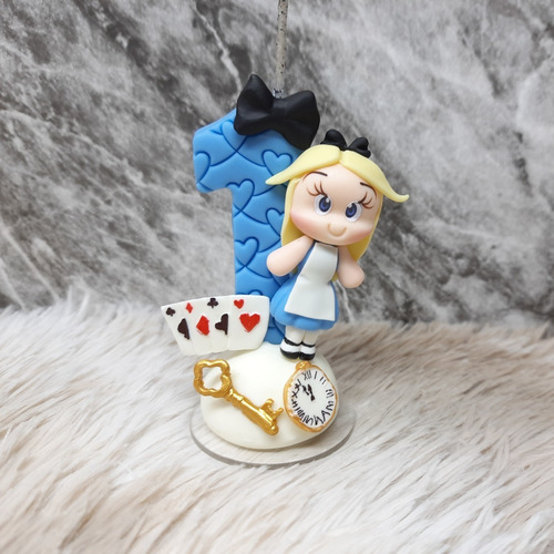 Imagem 1 de 3 de Vela Aniversario Em Biscuit, Vela Personagens Alice