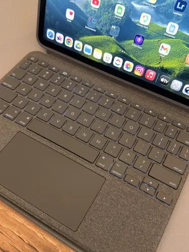iPad Pro 11 M1 128gb Cinza-espacial + Logitech Combo Touch