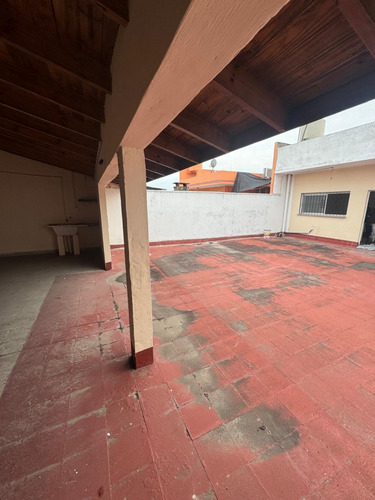 En Alquiler Piso Unico 3 Amb Sobre Av Eva Peron C/ Patio Y Quincho En Lanus (001)
