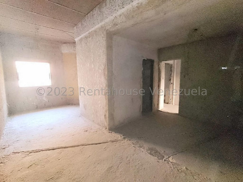 Rent-a-house Vende Townhouse En Obra Gris, En Conjunto Residencial Las Carolinas Ii, Turmero, Estado Aragua, 25-14268 Gf.