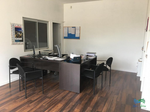 Excelente Galpon Con Oficinas, 600 M2, En Maldonado.- Ref: 2619