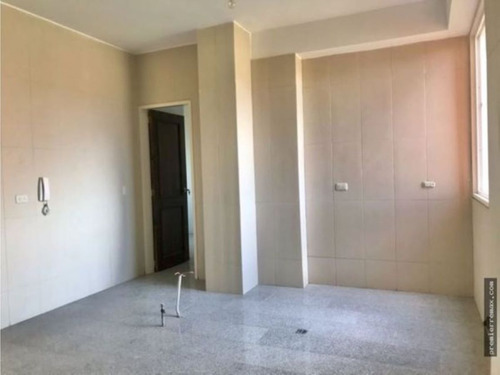 En Venta Apartamento Nuevo Con Pisos De Marmol Mas Hobby Room De 12 M2 Con Baño Interno, En Urb Lomas Del Sol, Piso 1.,