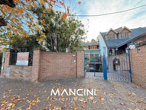 Apto Crédito - Casa En Venta De 5 Ambientes Con Cochera, Quincho Y Piscina - Villa Ballester