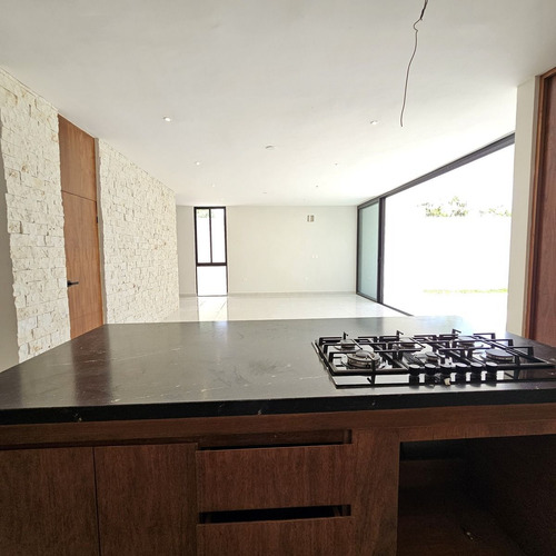 Casa En Venta En Privada Residencial Alura, Cholul.