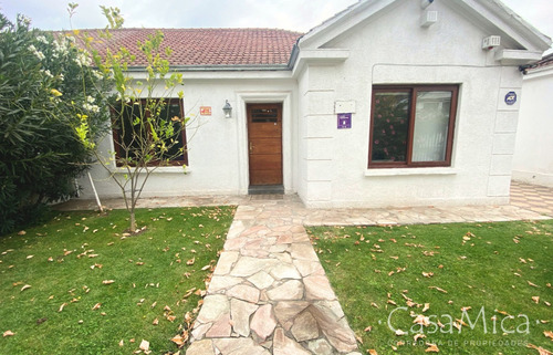 Se Vende Espectacular Casa 100% Remodelada, 3d + 3b