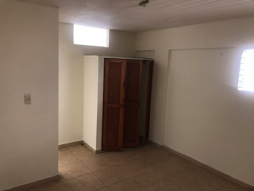 Imagen 2 de 7 de Apto. Gascue 1 Hab. Vacio Rd$ 16 Mil Neg. Con Parqueo