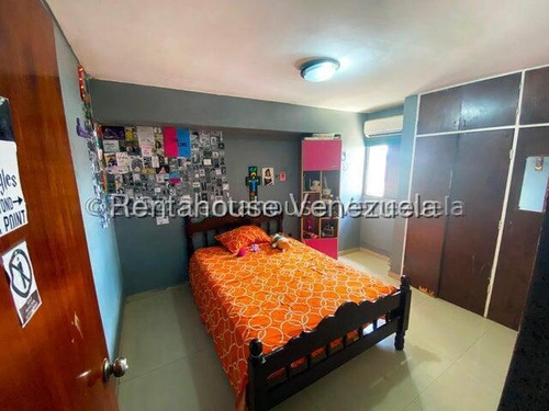 Bello, Cómodo Y Fresco Apartamento De Concepto Abierto, Ubicado Al Centro De La Ciudad, Cercano A Farmacias, Clínicas, Centros Educativos Y Comercio En General, De 121,5 Mtrs2