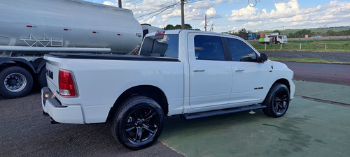 RAM Ram Classic 5.7 Laramie Night Edition Cab. Dupla 4X4 Aut. 4P