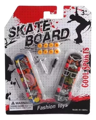 Cartela Com 2 Skatinhos De Dedo E Acessórios Skate Board