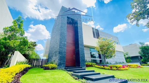 Lujosa Residencia En Venta Condominio Bosque De Los Lagos Zapopan
