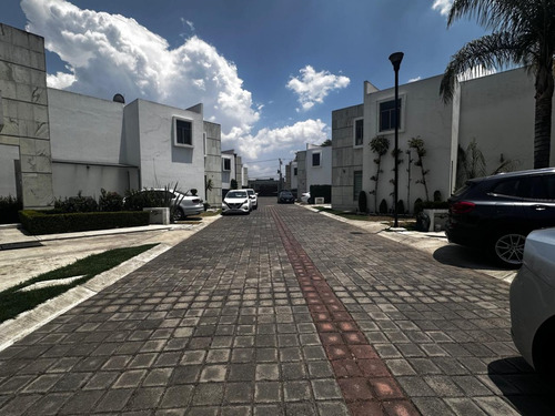En Renta Amplia E Iluminada Casa A Solo 2 Cuadras De Tollocan, Av. Tecnológico Y Las Torres.