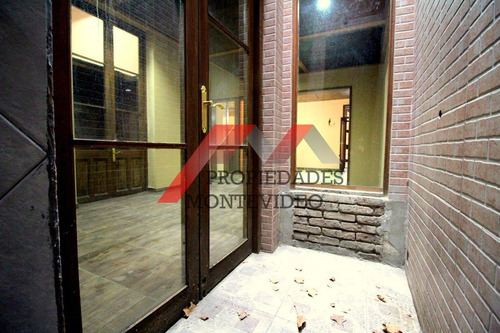 Casa En Venta 3 Dormitorios Con Renta Y Local Comercial -cordón: