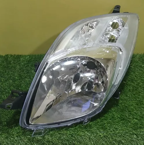 Faro Toyota Yaris Izquierdo