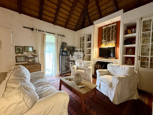 Venta De Casa En Pinares 4 Dormitorios - Ref : Pbi14730