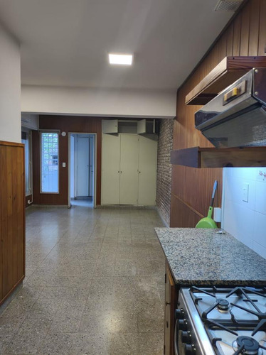 Chalet En Zona Residencial 4 Ambientes. 2 Dormitorios Y Escritorio. Jardín Cochera- La Lucila