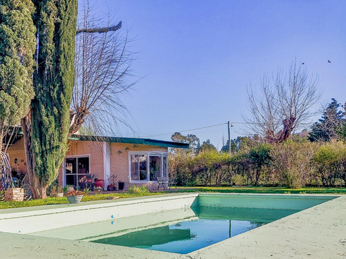 Casa En Venta - 3 Dormitorios 3 Baños - 2.245mtss2 - Carmen De Areco