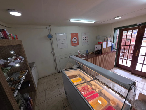 Derecho A Llave De Cafetería Y Cocina Equipada