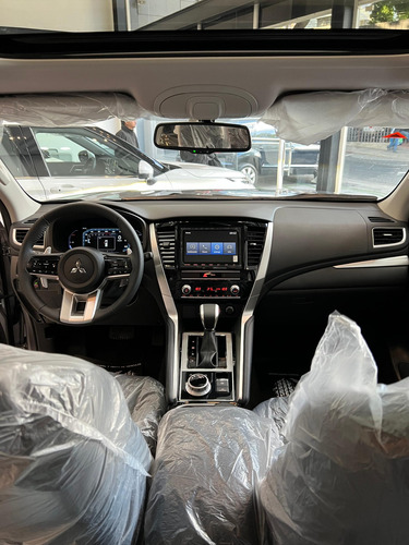 Mitsubishi Montero Sport P-line 2025