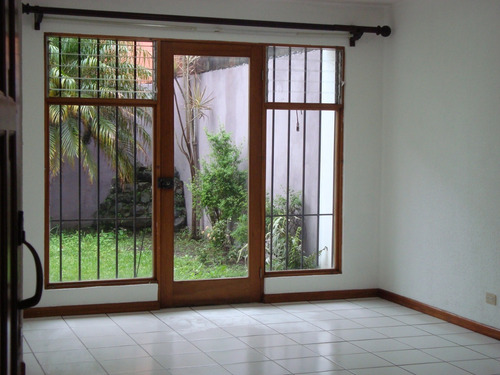 Imagen 8 de 11 de Casa En Residencial Real Santamaría En Estratégica Ubicación