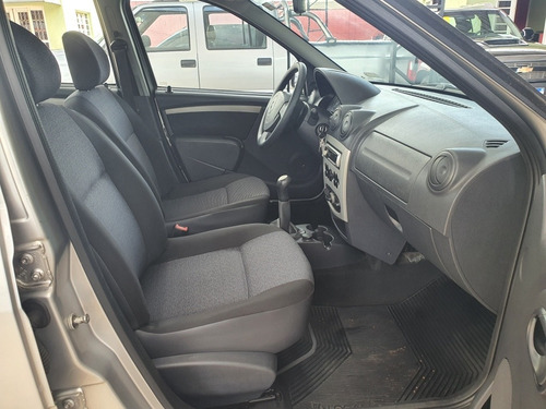 Imagem 13 de 15 de Renault Logan 2010 1.0 16v Expression Hi-flex 4p