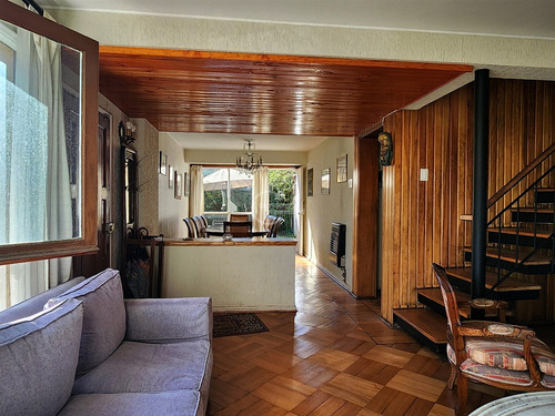 Casa En Venta De 5 Dorm. En Las Condes