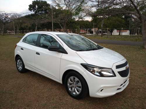 Imagem 2 de 10 de Chevrolet Onix
