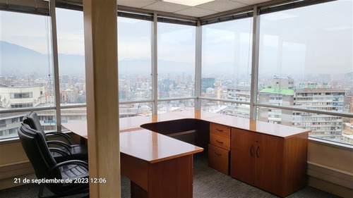 Oficina En Arriendo Cuenta Con Mobiliario