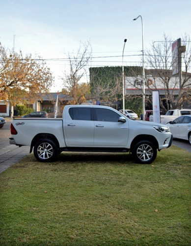Imagen 2 de 16 de Toyota Hilux Srx At 4x4